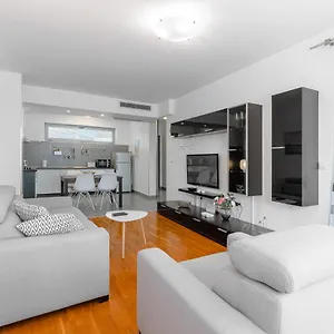 https://app-2-apartment-novigrad.in-istria.net